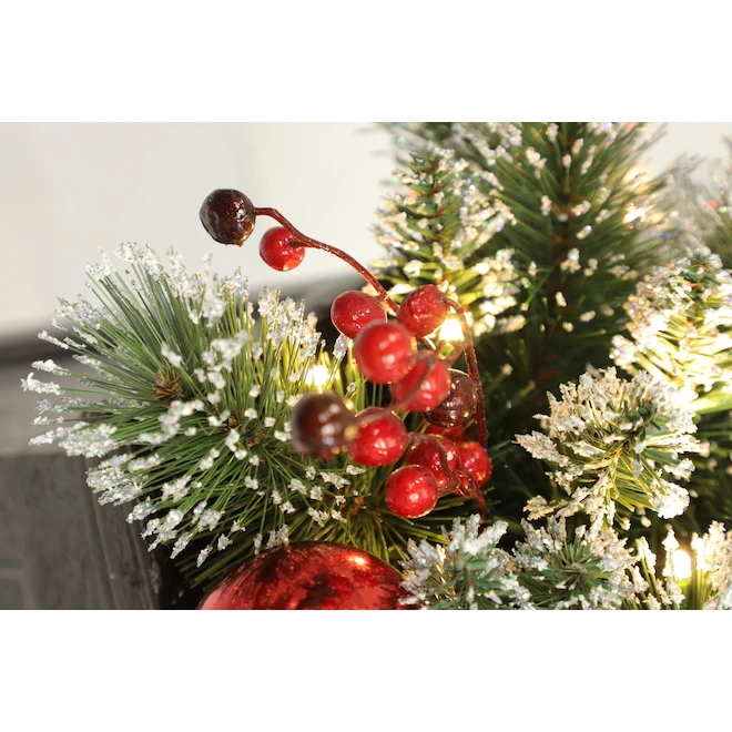 Holiday Living Christmas Lamp Post Illuminated With Berries 5-ft 6 Holiday Living Christmas Lamp Post Illuminated With Berries 5-ft - Image 5